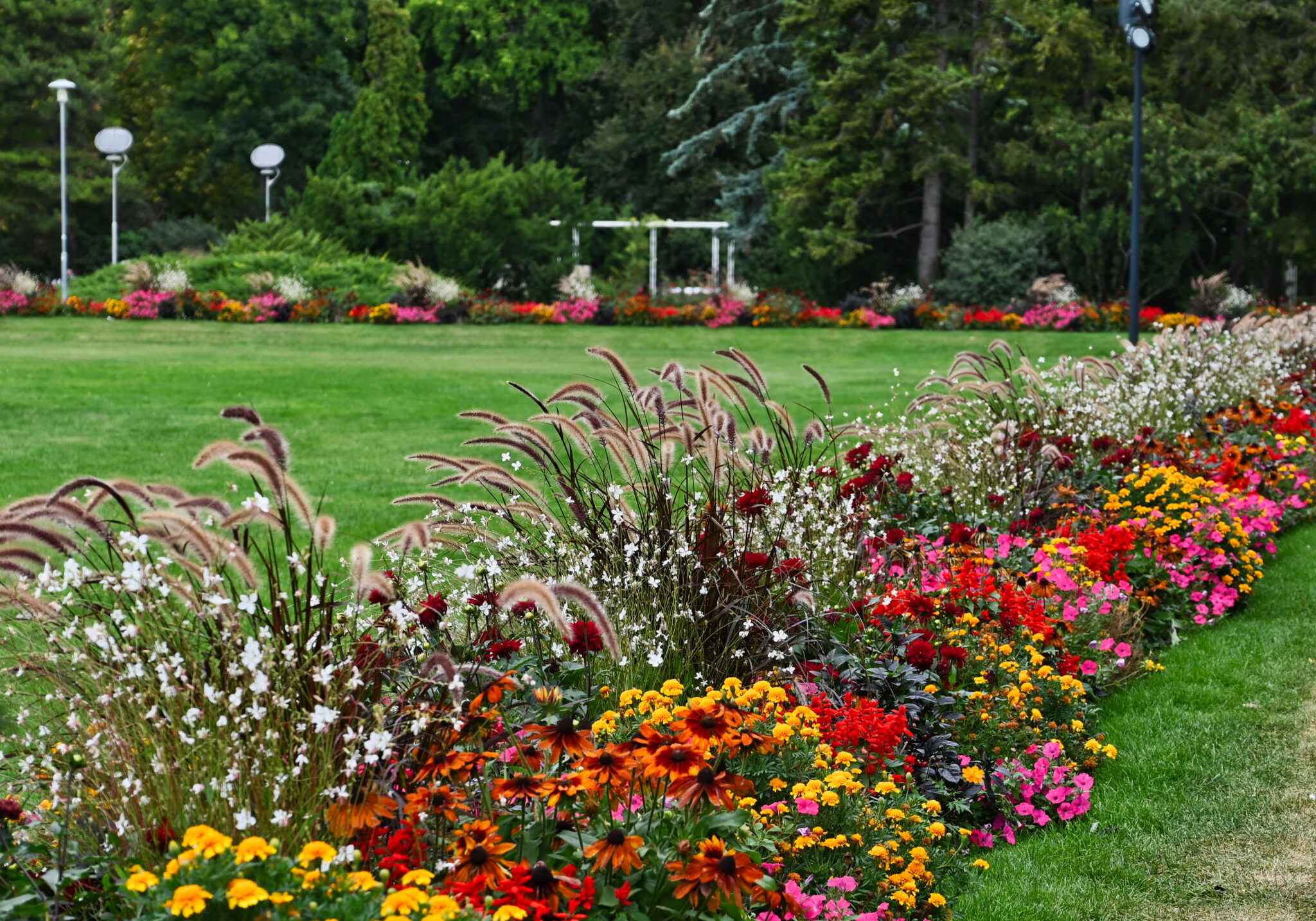 Flower bed store